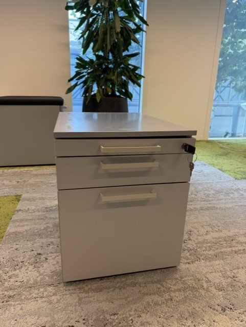Steelcase Pilkas 3 Stalčių Blokas, Švedija