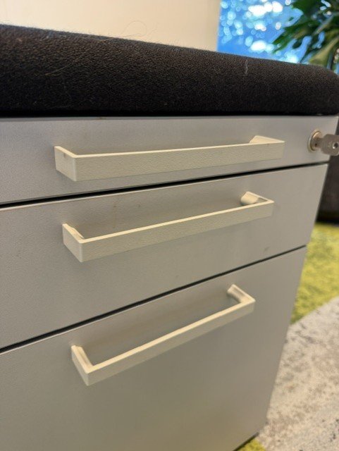 Steelcase Pilkas 3 Stalčių Blokai, Švedija