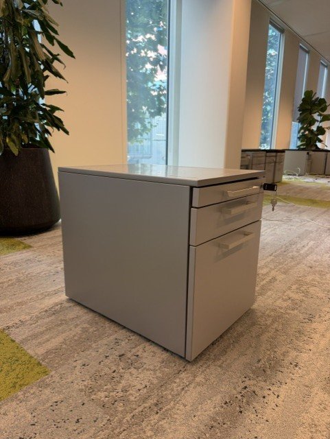 Steelcase Pilkas 3 Stalčių Blokas, Švedija